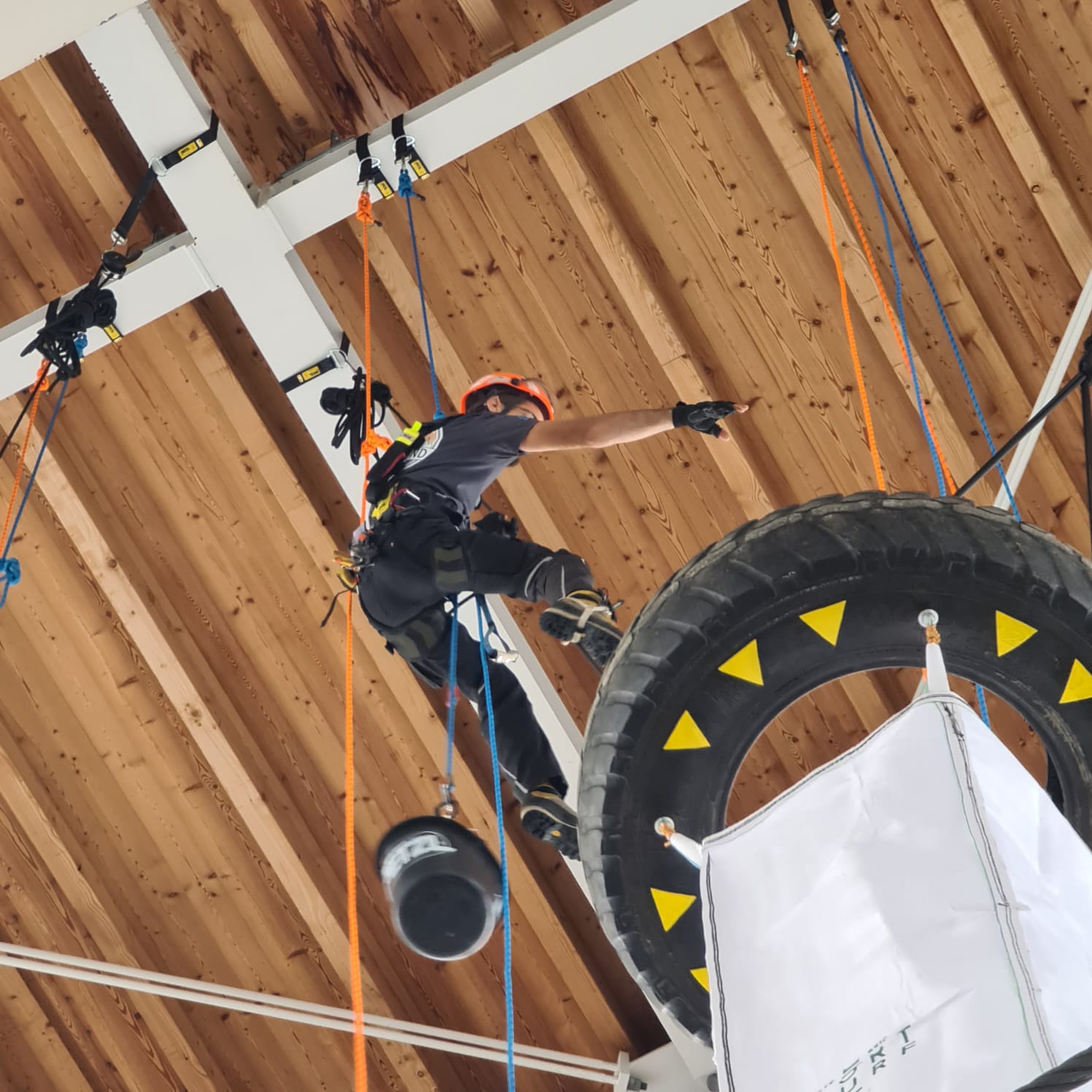 Sebastian Maile als Seilzugangstechniker beim Petzl RopeTrip in Bad Tölz